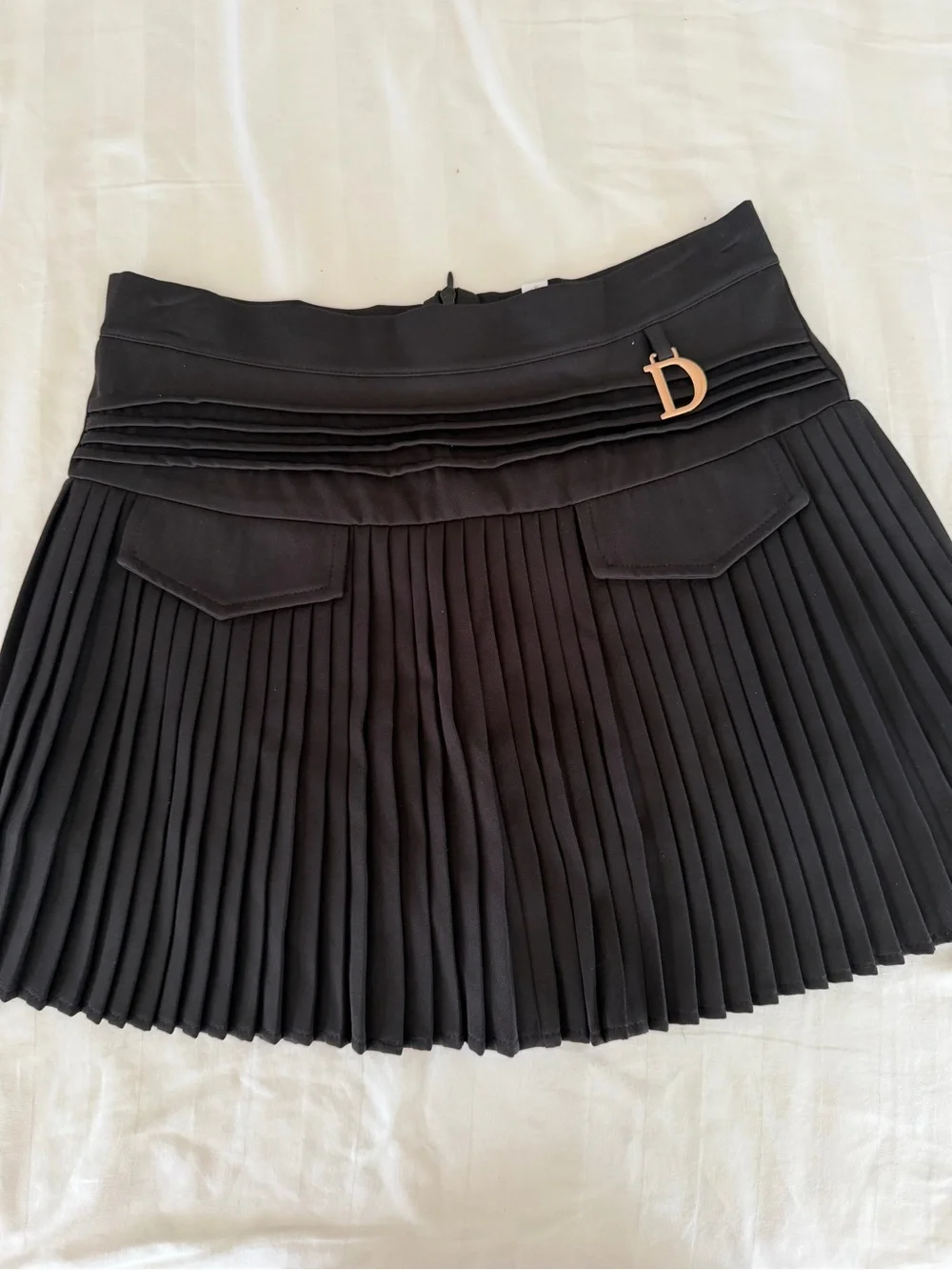 Dior Black Pleated Mini Skirt with Gold D Emblem - Picture 4 of 9